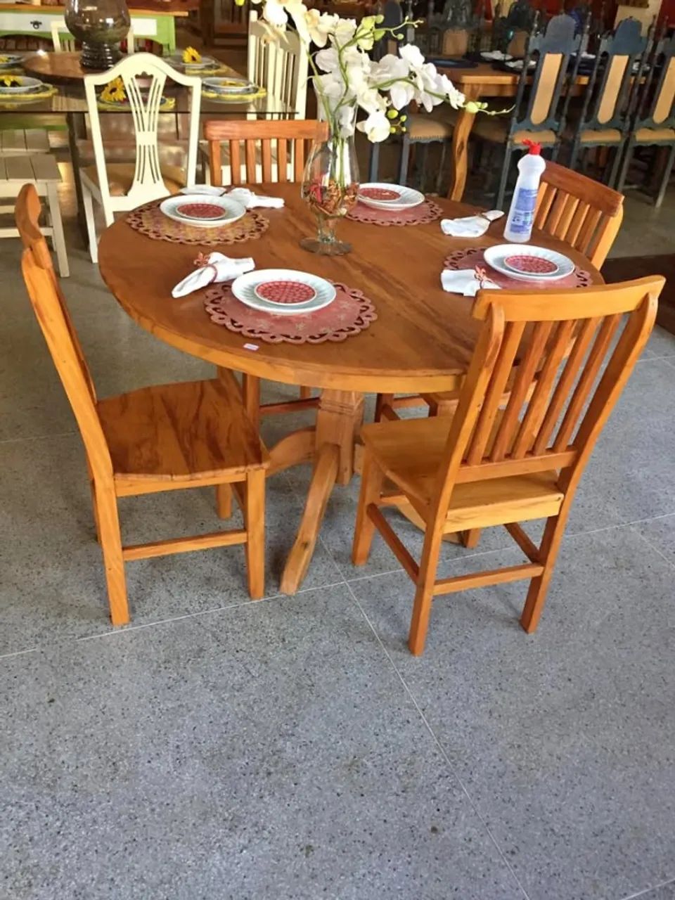 Mesa de Jantar Rústica em Madeira Maciça - Elegância e Durabilidade para Seu Lar!