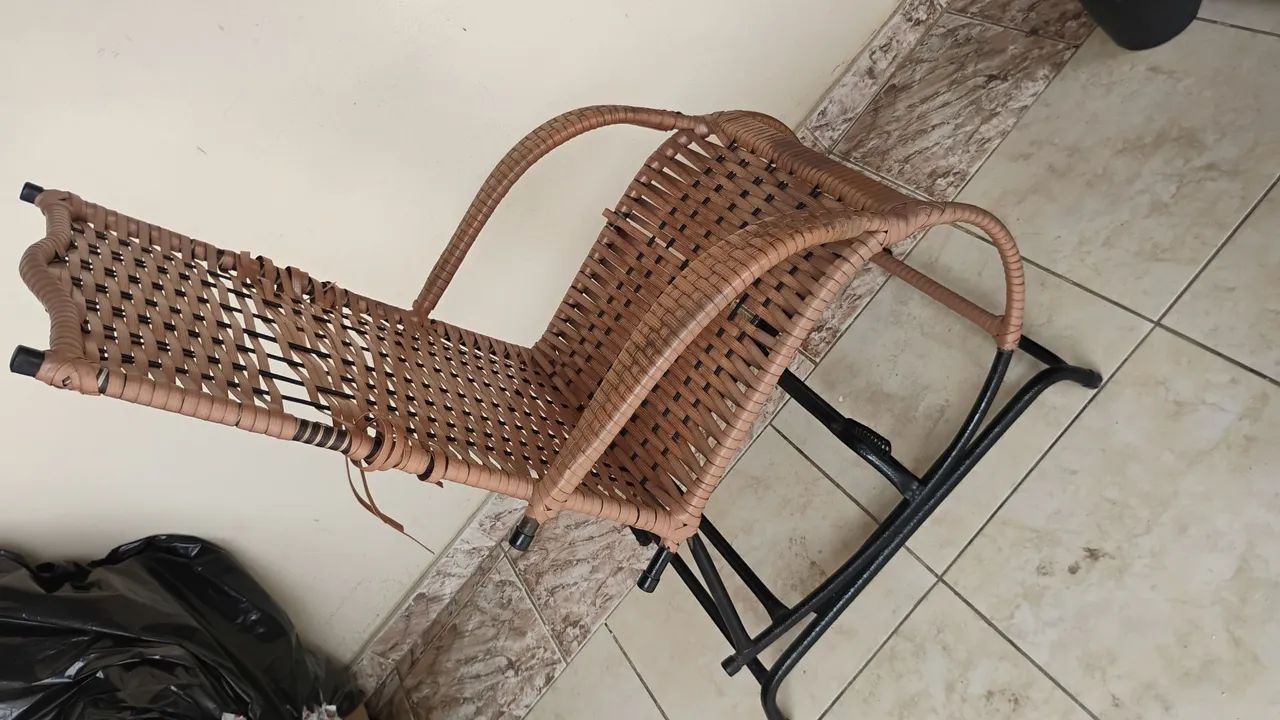 Cadeira de Balanço usada - Foto 2