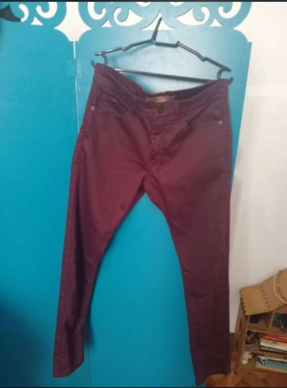 Calça slim request vinho