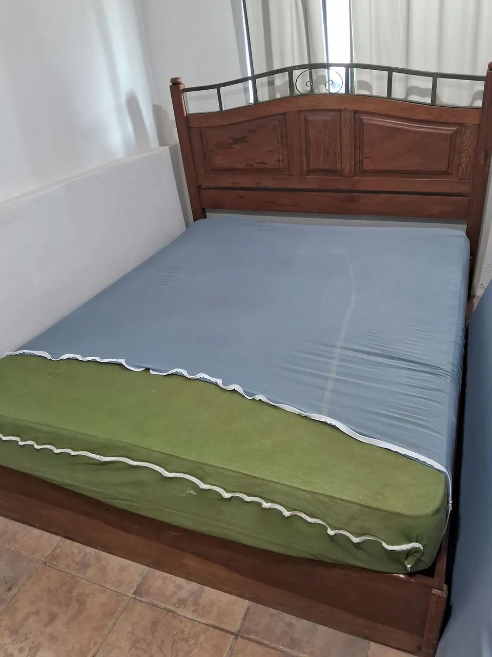 Vendo cama de madeira maciça +Colchão 65569088237826122