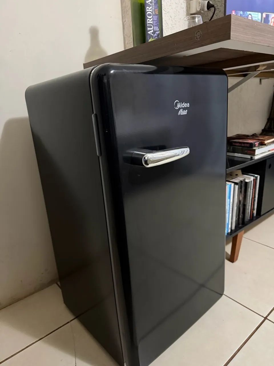 FRIGOBAR MIDEA RETRÔ PRETO | R$ 1.000