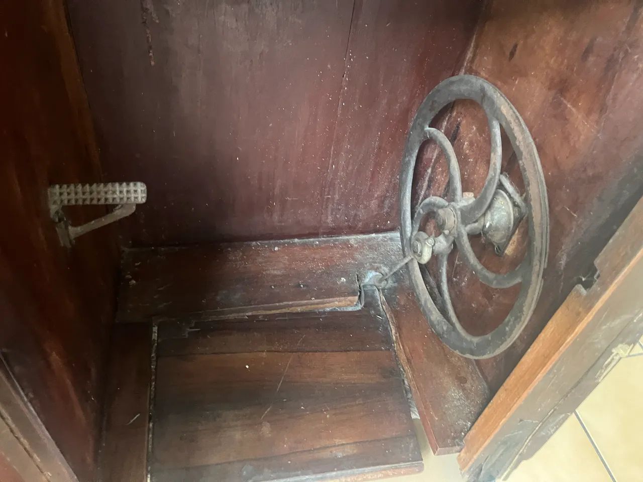 Vendo Máquina de costura antiga - Foto 3