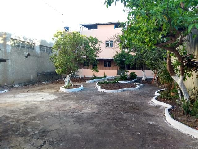 Casa com quintal grande no Santo Agostinho