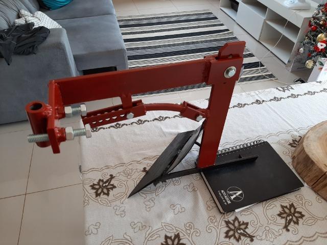 Arado aiveca para micro trator - Foto 2