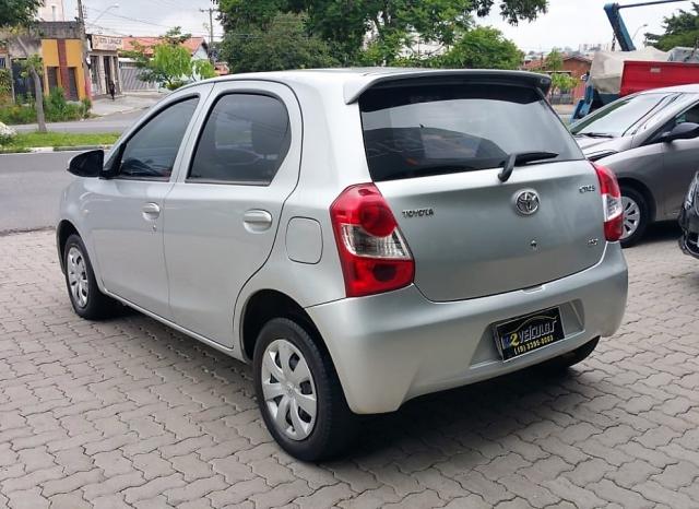 ETIOS 1.3 X HATCH FLEX COMPLETO 4P MANUAL 2015 TROCO E FINANCIO - Foto 2