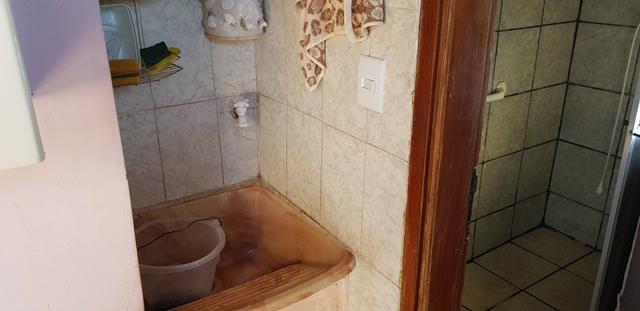 VENDE-SE sobrado no centro ótima localização - Foto 12
