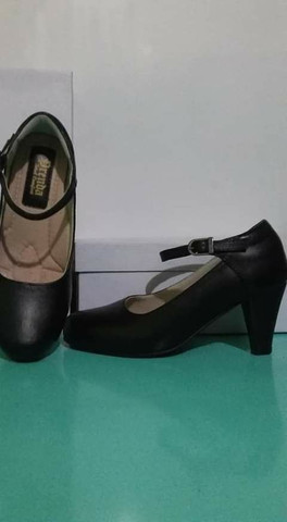 sapatos femininos em couro