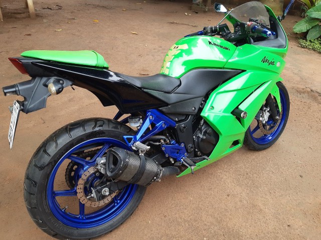 KAWASAKI NINJA 250R; ZAP *; ANO 2010; 12.000 REAIS; PEGO MOTO MENOR MAIS VOLTA.