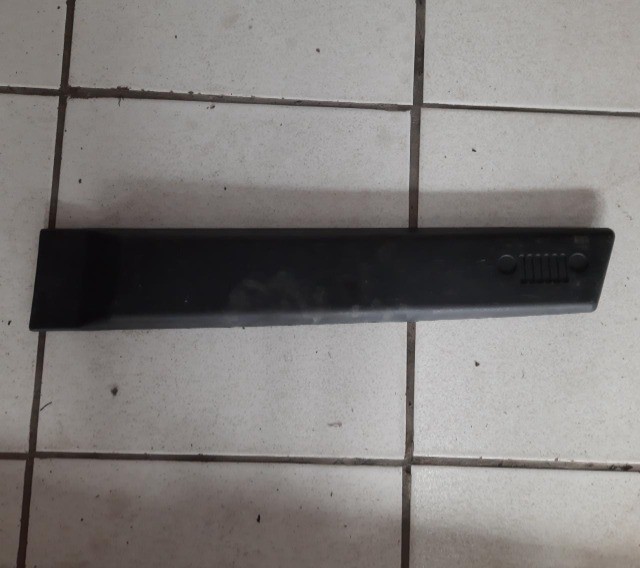 Moldura da porta traseira esquerda Renegade