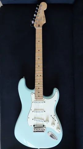 Guitarra Squier Deluxe Stratocaster Daphne Blue