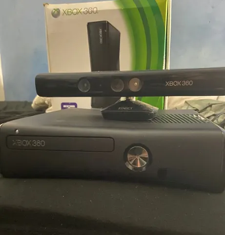 XBOX 360 SLIM DESTRAVADO COM 1 CONTROLE KINECT E 15 JOGOS 