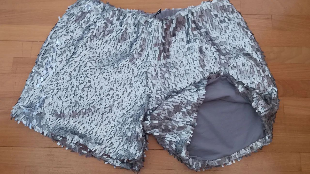 Shorts em paetê prata Tam 38!!! - Foto 3