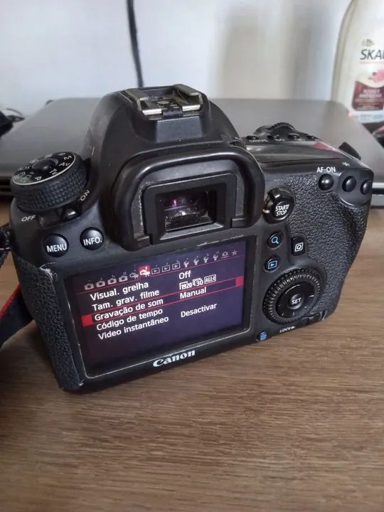 Câmera Canon DSLR 6D - Ótimo estado