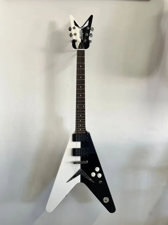 Guitarra Dean Michael Schenker Flying V com Case SKB profissional -  Instrumentos musicais - Barra da Tijuca, Rio de Janeiro 1355623646 | OLX