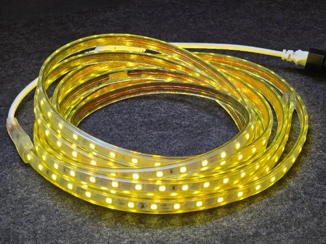 Fitas LED 5050 bivolt 110V 220V branco quente 5 metros com proteção resistente água
