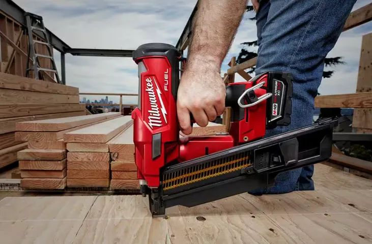 Pregador M18 fuel Milwaukee angulo 21 - Foto 6