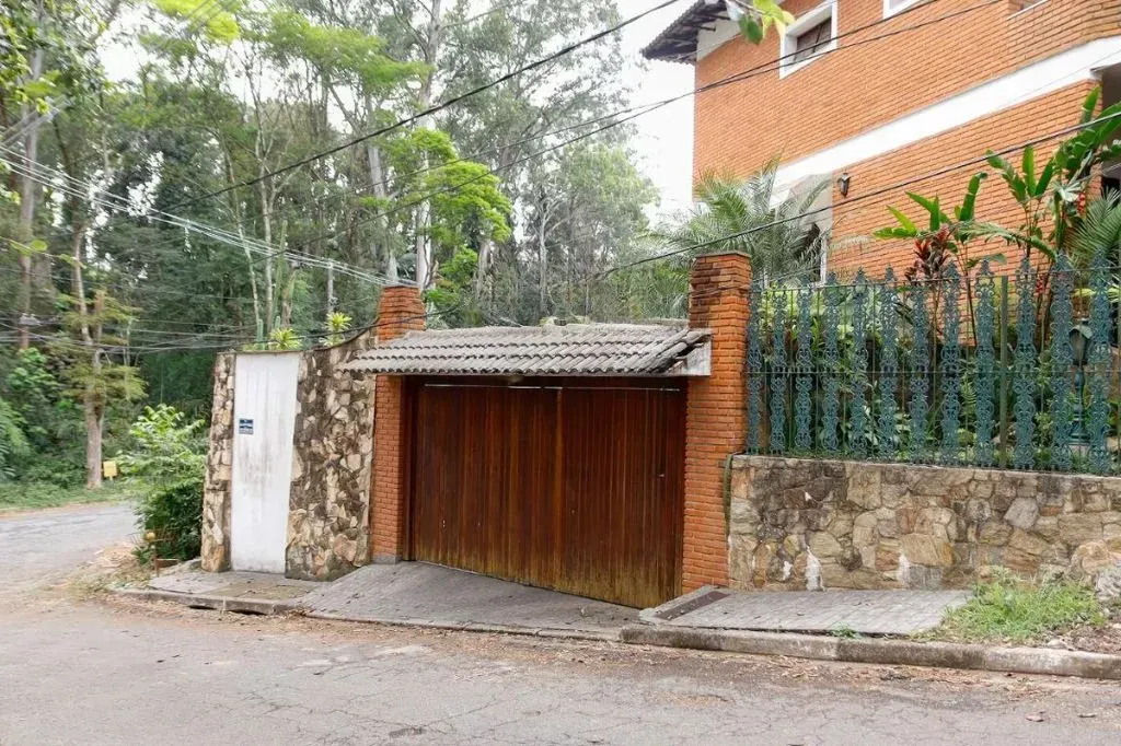 Sobrado de Luxo com 4 suítes e piscina no bairro Adalgisa em Osasco
