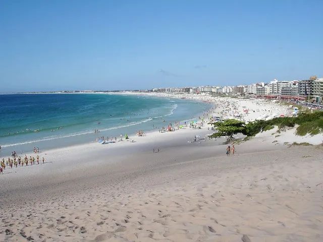 Aluga-se Apartamento Cabo Frio P/Temporadas a 300 metros da Praia do Forte    