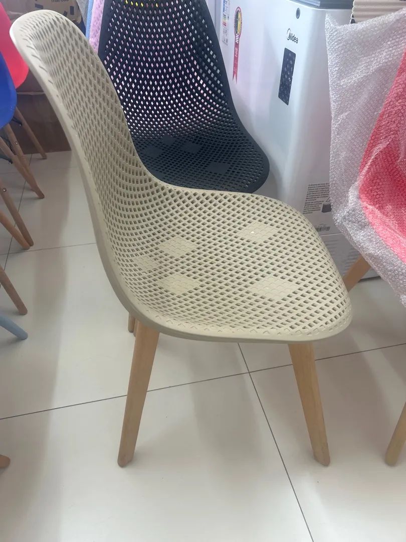 Cadeiras Eiffel furadinhas só 199 - Foto 3