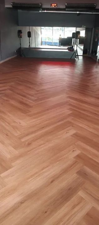 Piso vinílico e rodapé, vendemos e instalamos. - Foto 4