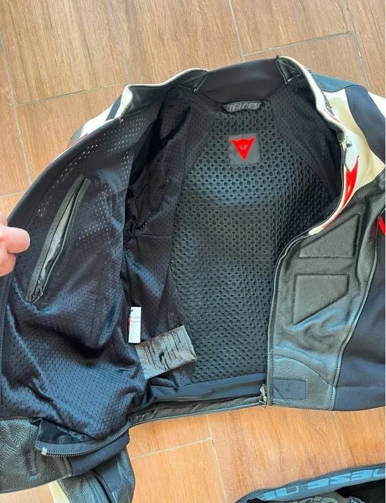 Macacão de Couro Dainese para Motociclista