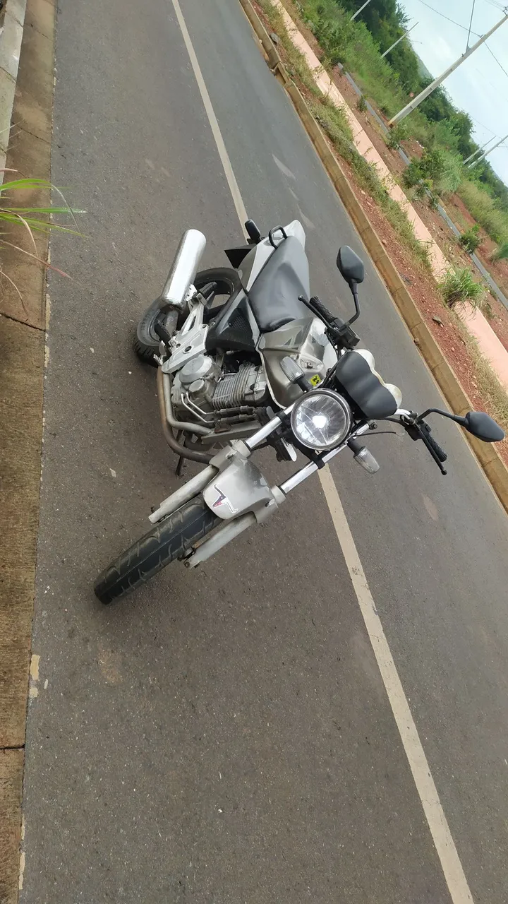 Vendo ou troco CBX Twister 250
