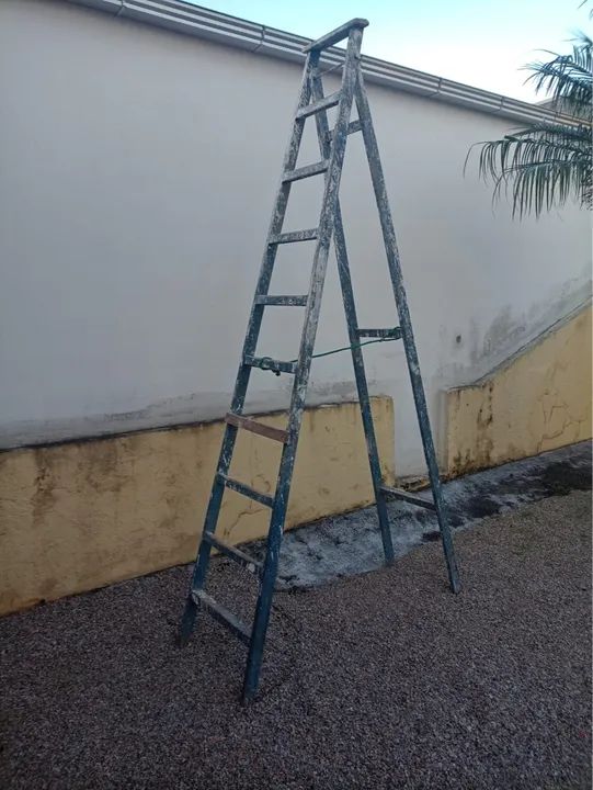 Escada de madeira para pintura - usada - Foto 2