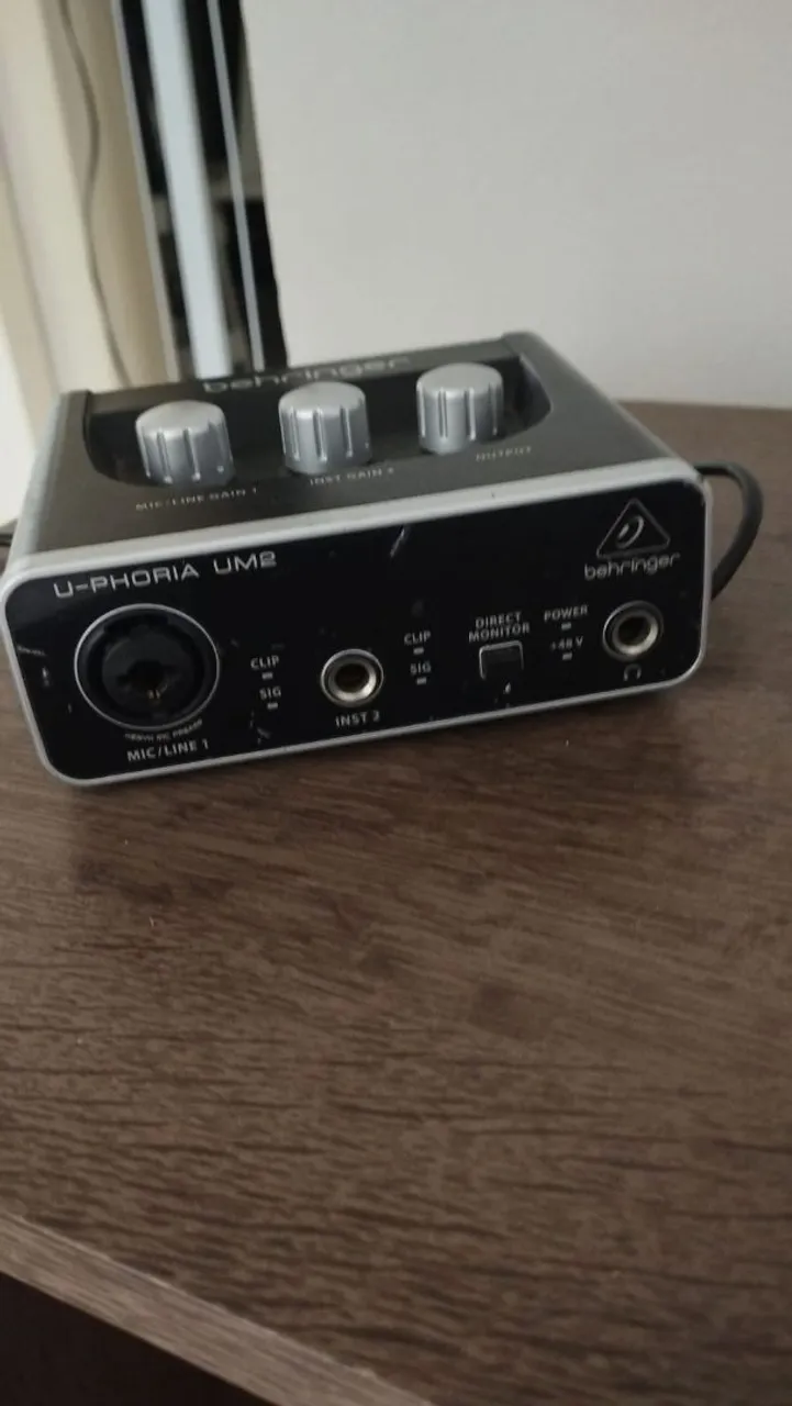 Interface de áudio Behringer U-Phoria UM2