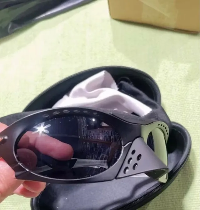 OAKLEY PLANTARIS