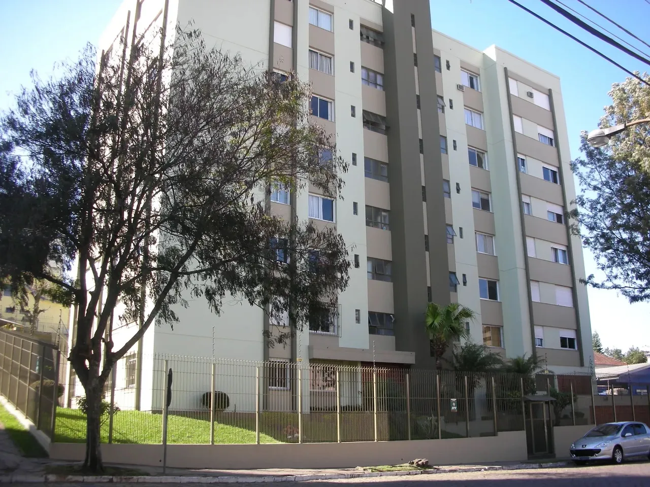 BENTOALVES aluga apto mobiliado, 03 dorm., 01 vaga, no Centro - Caxias do Sul - RS