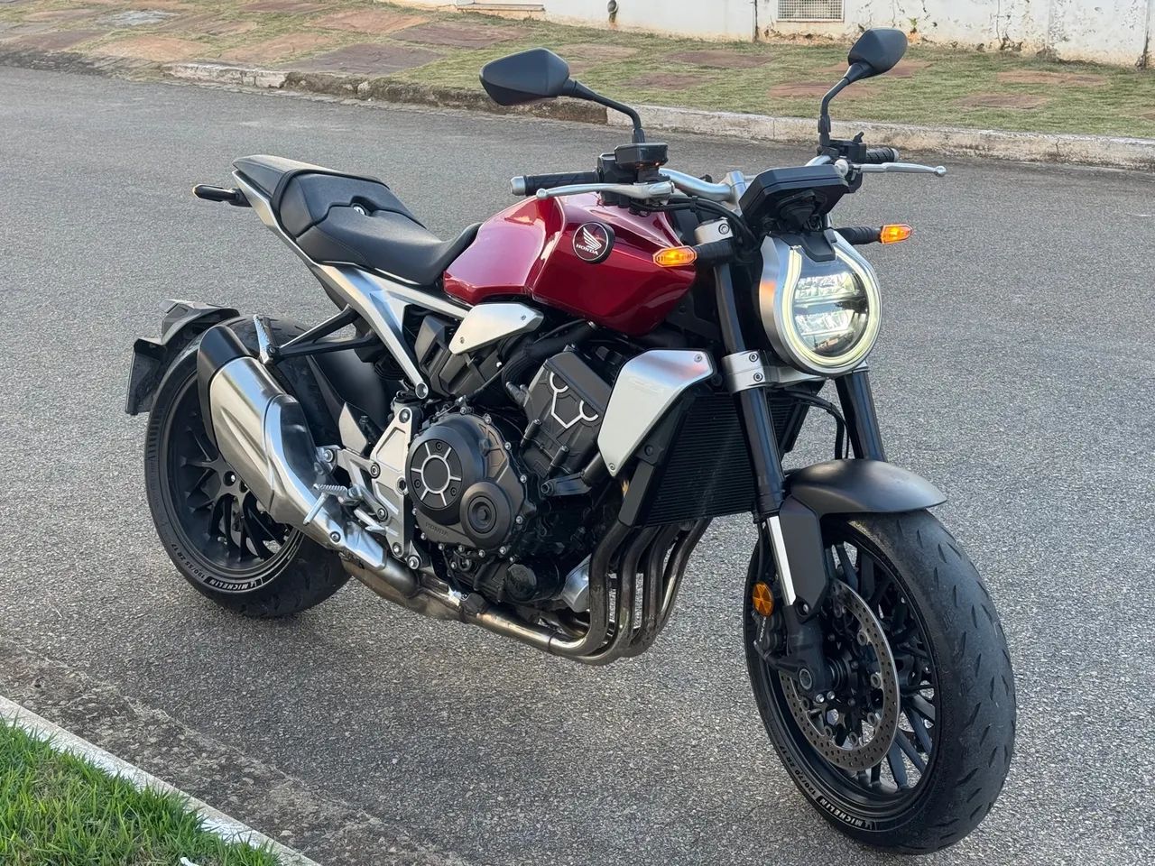 Honda cb 1000R ano 2022 somente 4.800 km!