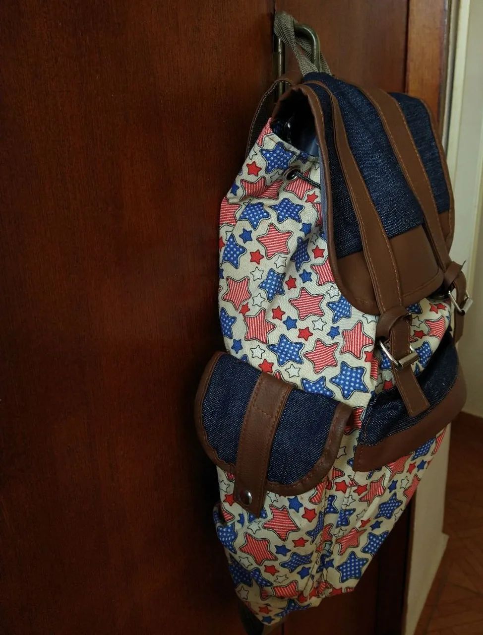 Mochila Estampa de Estrelas Seminova  - Foto 3
