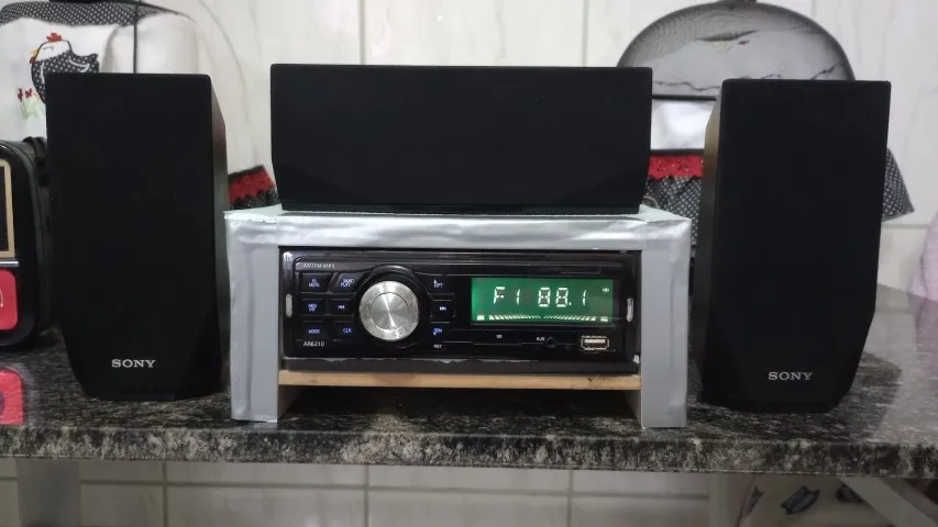 Som automotivo Phaser AR6210 com rádio AM/FM e reprodução de MP3.