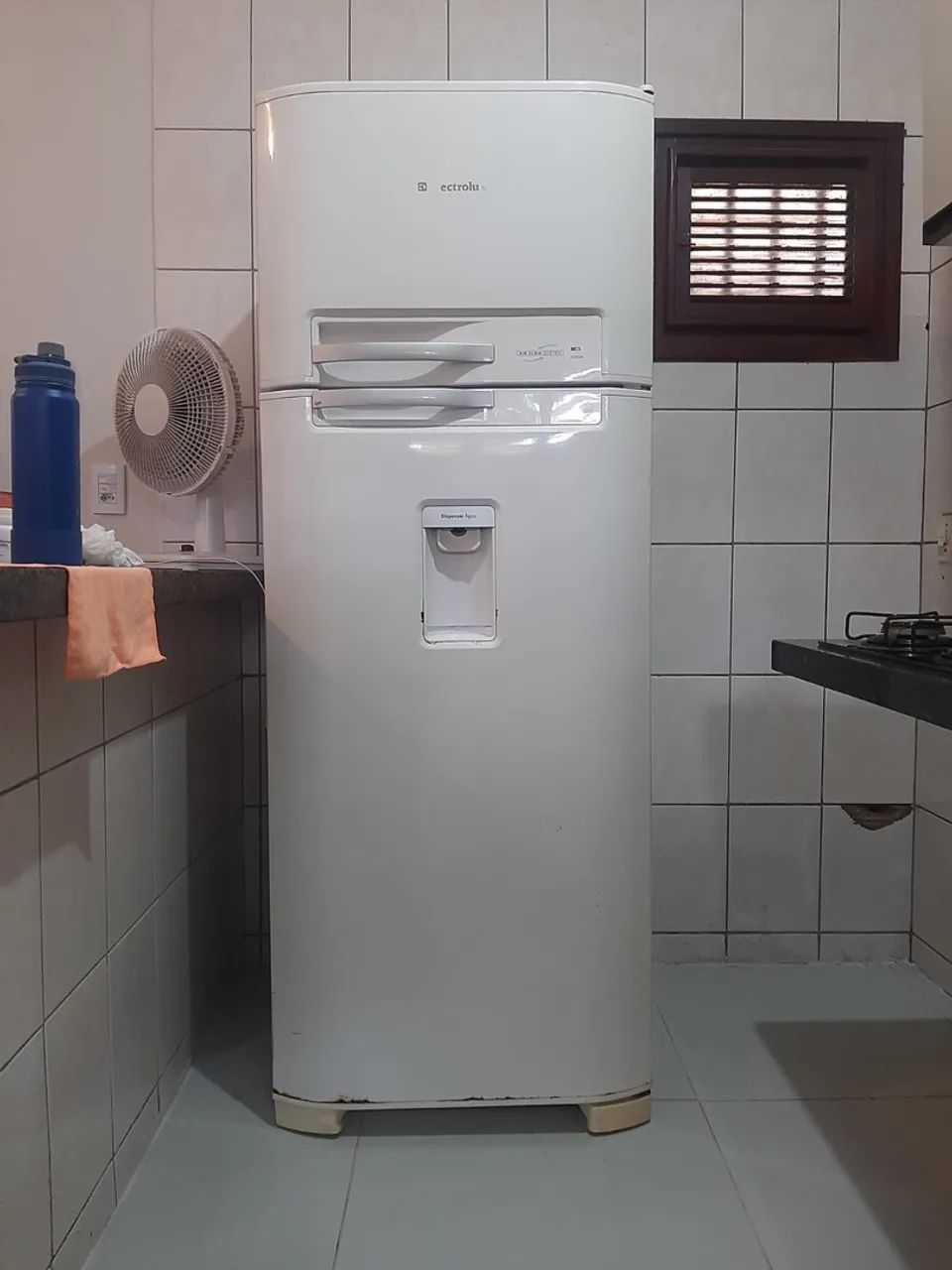 Vendo ou troco geladeira e fogão - Geladeiras e Freezers - Prefeito ...