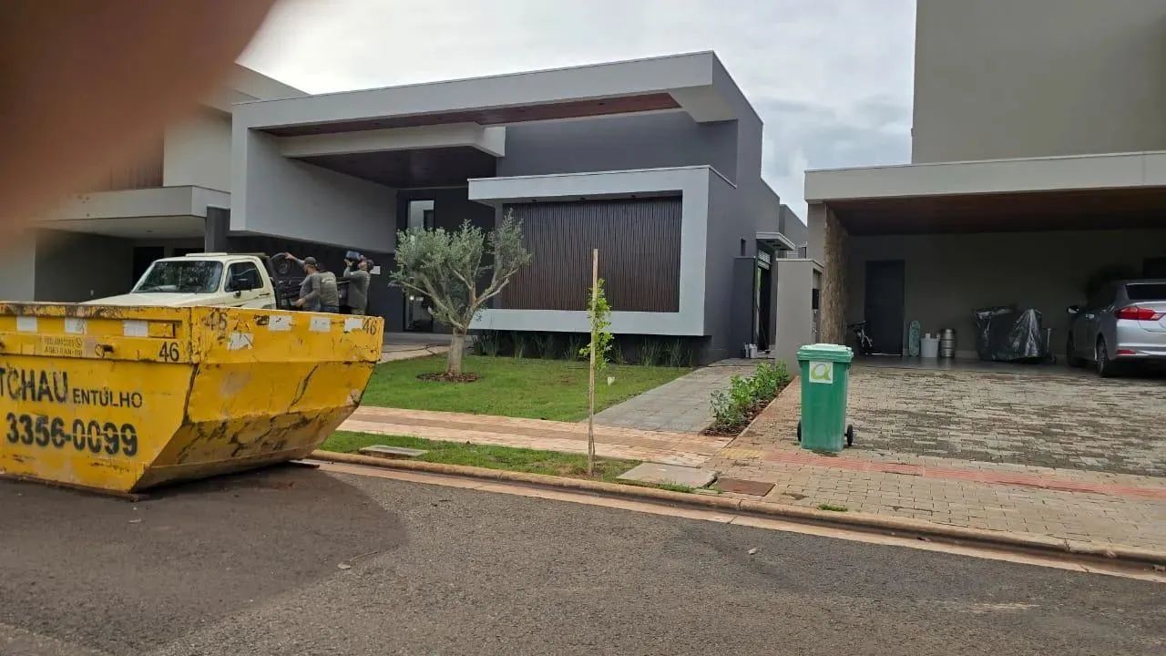 Casa em Condomínio - com Piscina