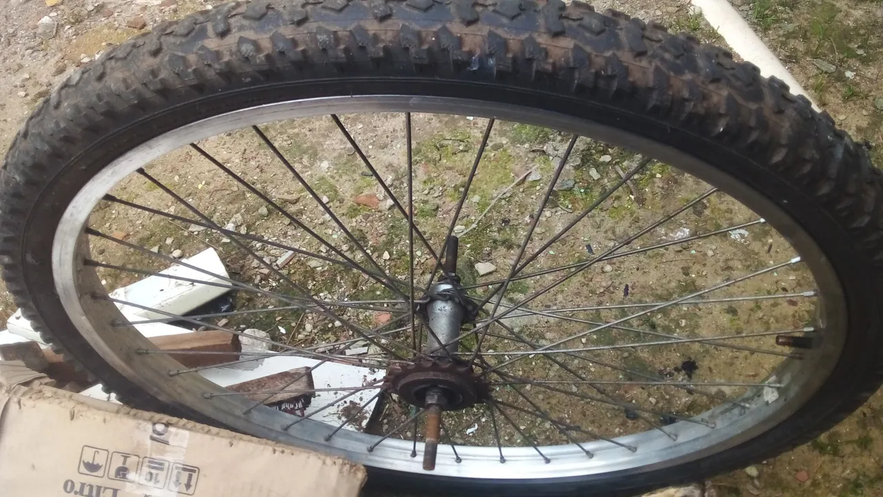 2 Roda de bicicleta aro 26 reduzido com pneus e cameras
