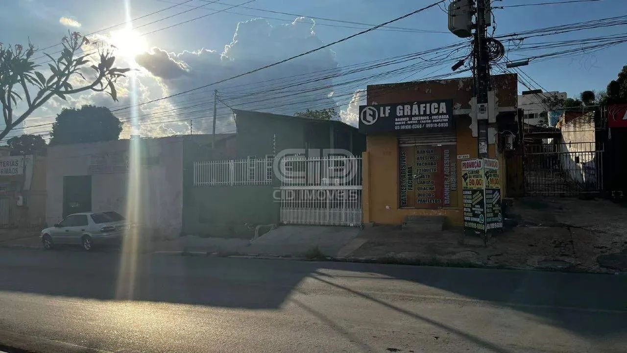 Casa comercial na Av. Miguel Sutil