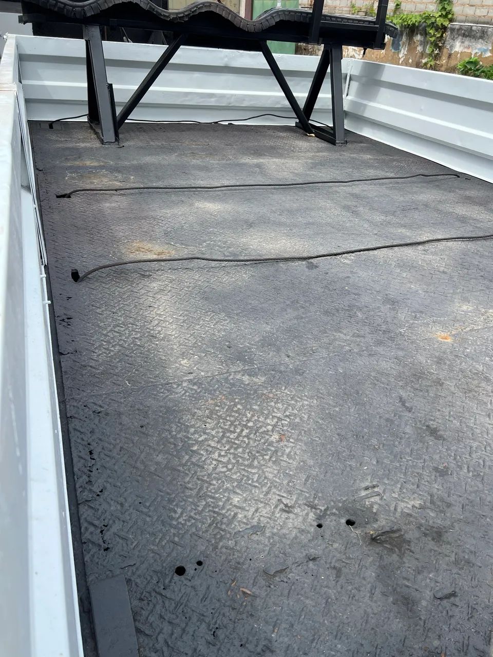 Carroceria de ferro para caminhão toko semi nova medida 4,70 x2,54 - Foto 10
