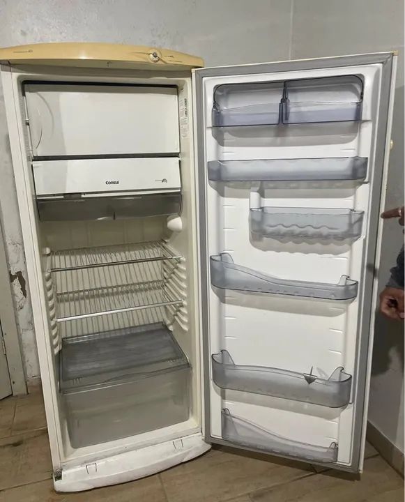 Vende-se essa geladeira cônsul 
