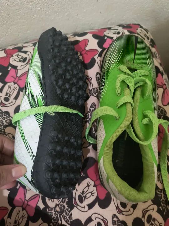 Chuteiras de Futebol Infantil - Verde e Preto - Foto 2