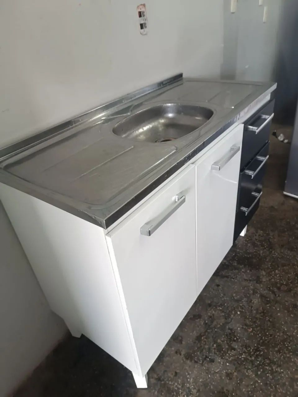 Armário de Cozinha Branco e Preto com Pia - Foto 5