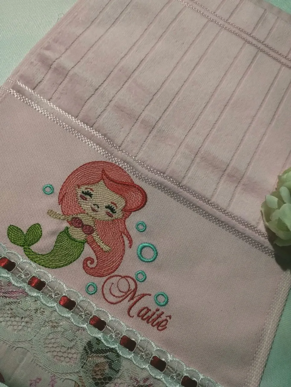 Toalha de bebê personalizada com tema de sereia