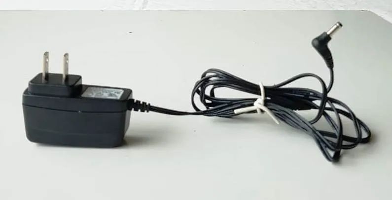 Fonte de Alimentação 5V - Marca Dynex (Modelo DSC6PFA-05) - Usado - Funcionando - Foto 2