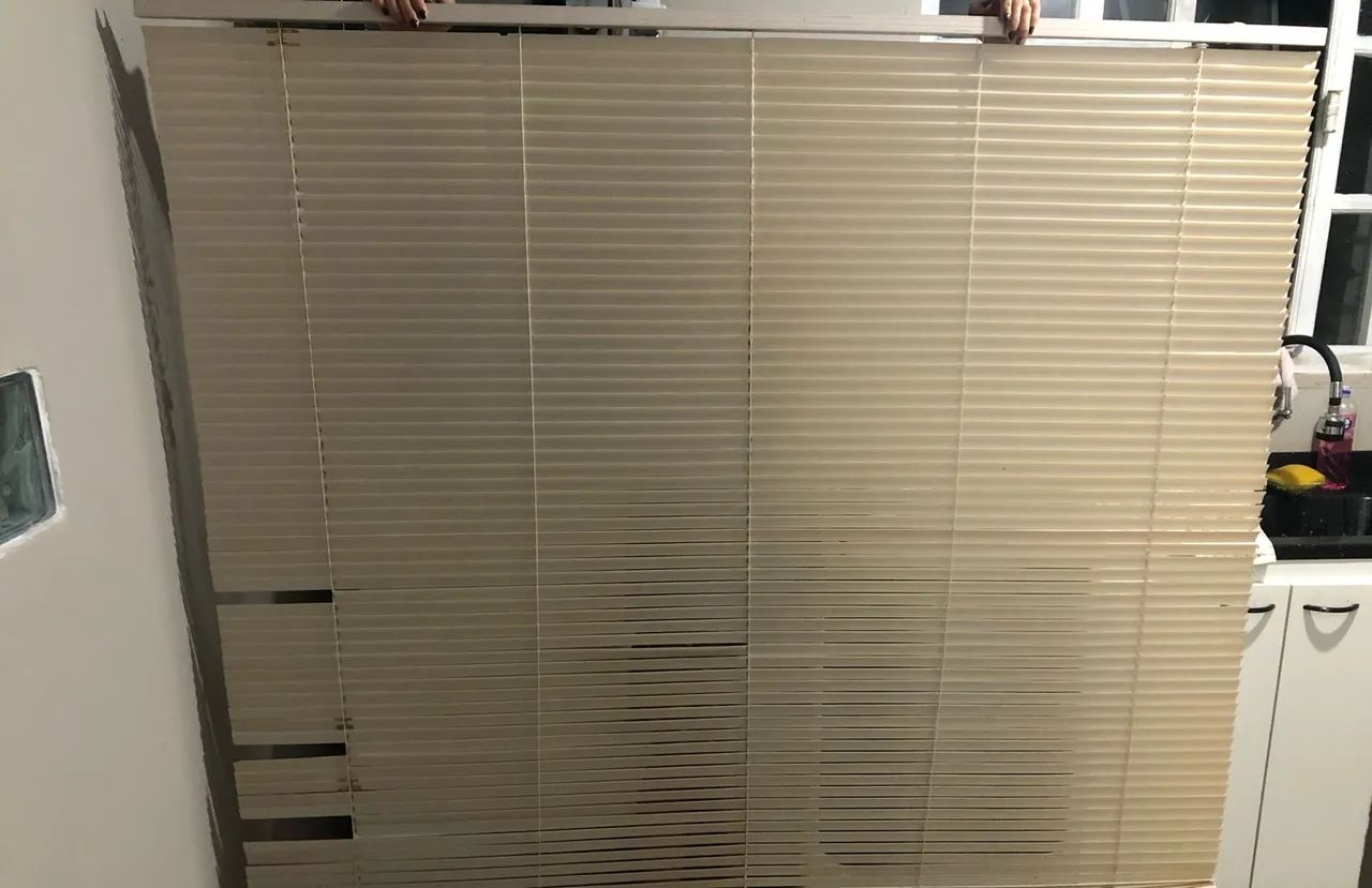 Vendo persiana retrátil bege - Foto 3