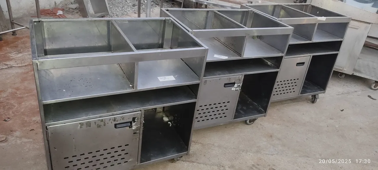 Armário inox industrial MULTUSO 90x57cm com rodas"LEIA"
