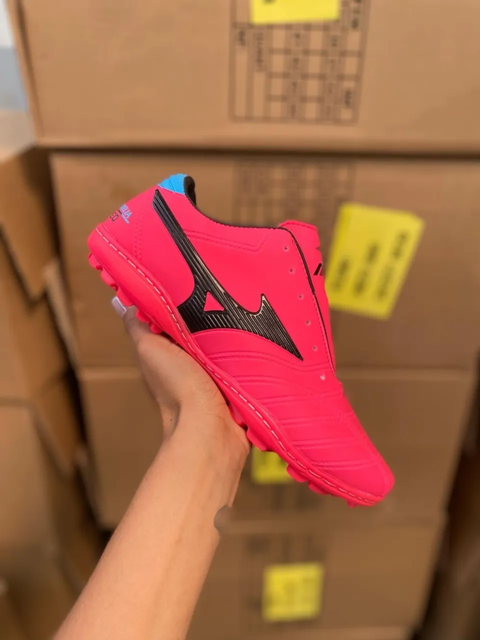 Chuteira Mizuno Society Rosa Neon