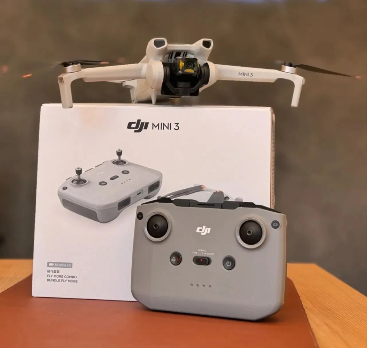 Drone DJI Mini 3 + BOLSA DJI + CARTÃO SD 32GB KODAK NOVO