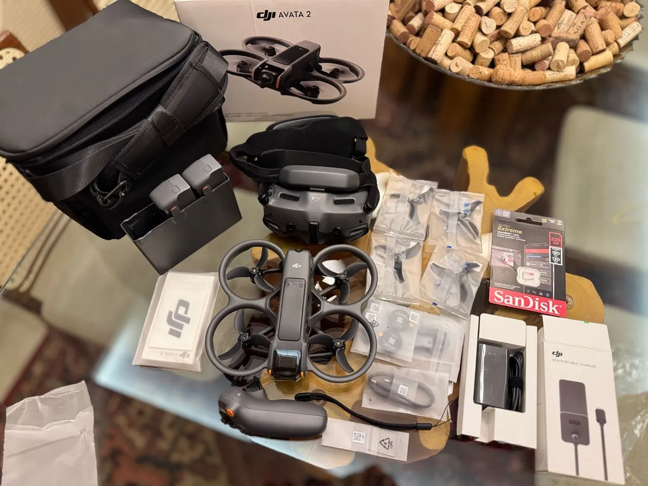 Drone DJI Avata 2 com acessórios - kit Fly more