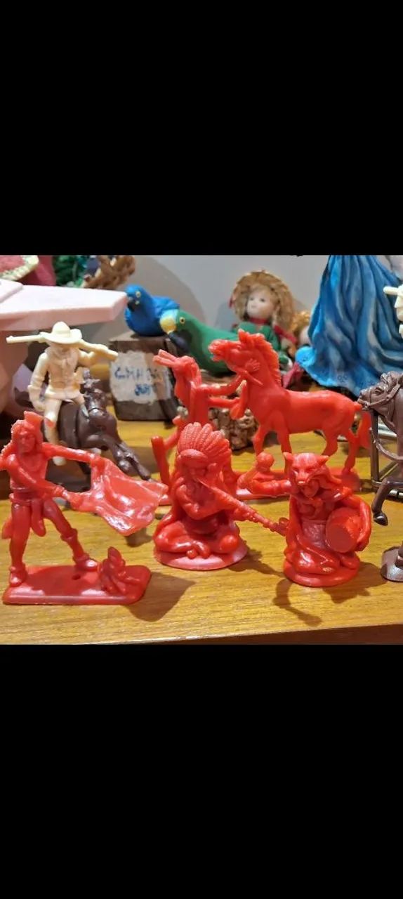 Miniaturas Antigas Fort Apache na cor vermelha 