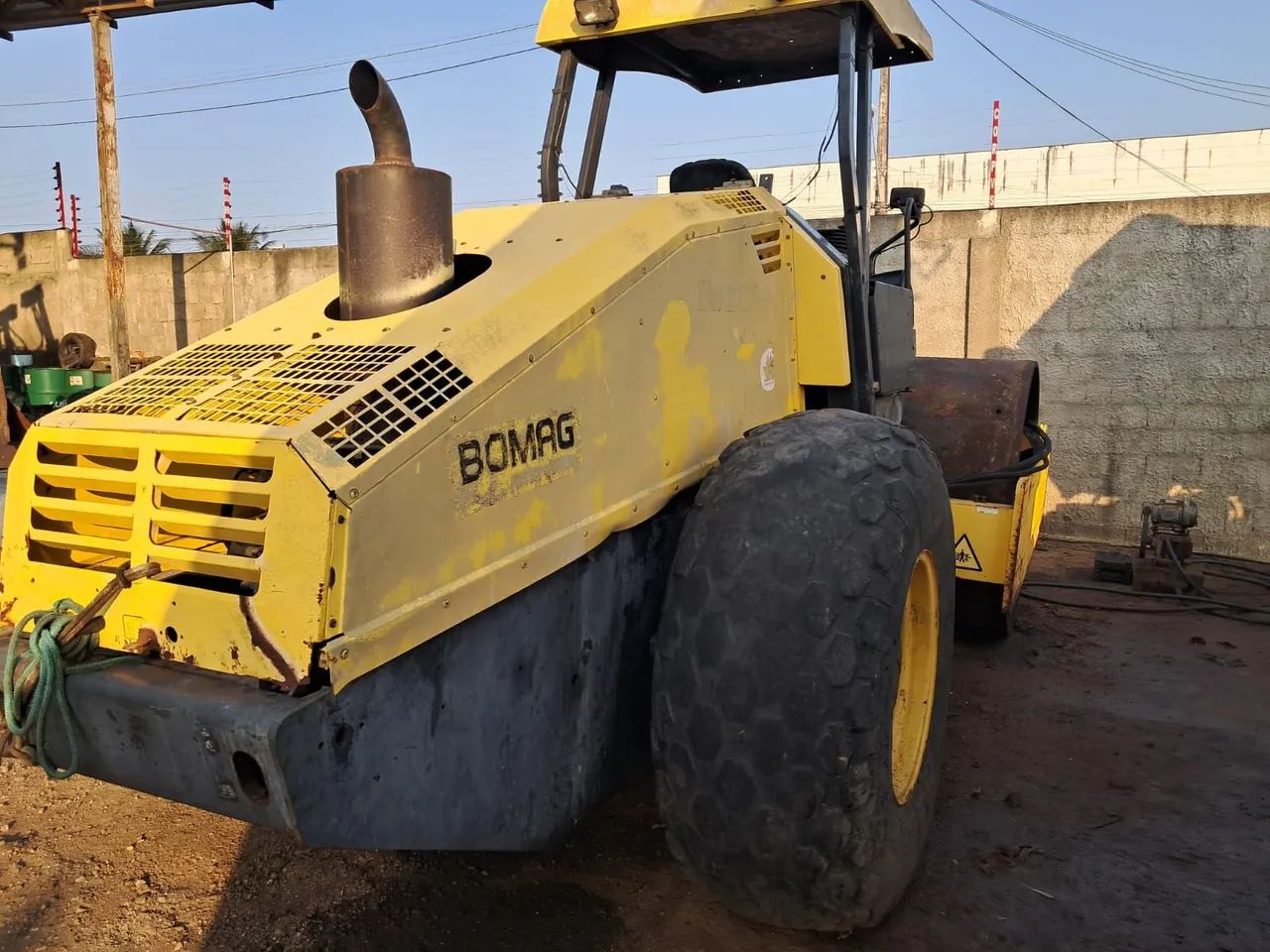 rolo Compactador bomag liso com traçao bw 212D ano 2011 - Foto 2